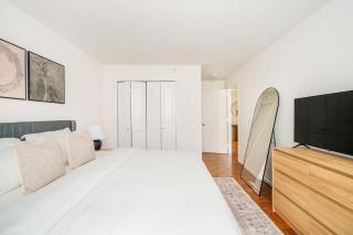 43-4D Newly furnished 2BR full service 24H Doorman laundry Gym - 7