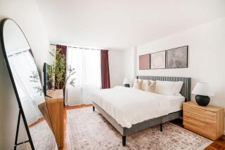 43-4D Newly furnished 2BR full service 24H Doorman laundry Gym - 0
