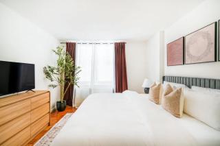 43-4D Newly furnished 2BR full service 24H Doorman laundry Gym - 8