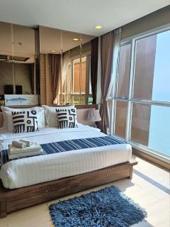 Everyday Beachfront Stylish Luxury Jomtien - 0