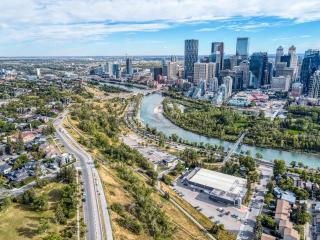 Nordic Heights YYC, Sauna, Hot Tub, 3BR Retreat, Free Wifi - 2