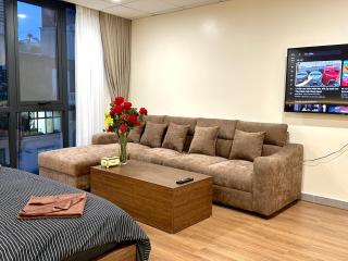 City view 3 bedrooms 5 beds elevator free laundry - 4