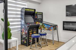 Bunny Bliss Villa - Hot Tub FirePit Theatre & Sleeps 20 - 7