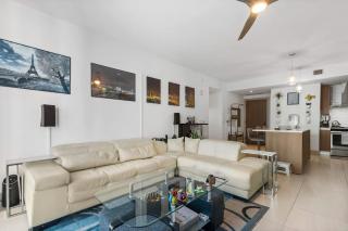Brickell 1BR Skyline Balcony Corner Suite Walkable to City Centre LuxePad - 1