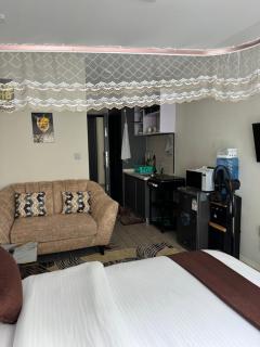 Fabulous suites Airport Homes - 8