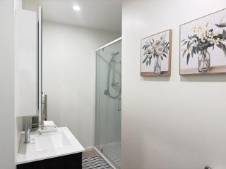 Modern 3BR 2BA Home Lower Shotover Near Queenstown - 1