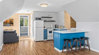 Bird's Nest- Perfect Retreat for 2, Studio Above Bakery, Dogs! - 1