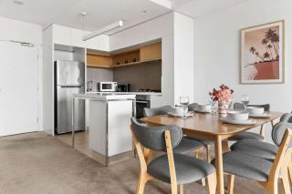 Bright 2BR Apartment Close to the Yarra - 1