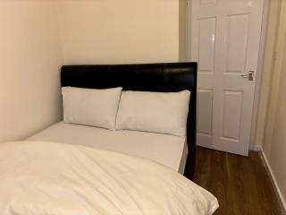 Larches lane Retreat - sleeps 5 - Wolverhampton - 8
