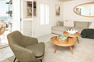 Moffat Beach Coastal Retreat Walk to Beach, Cafes & Headland - Caloundra - 0