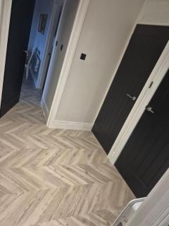 Spacious 3BR Near Glasgow Cathedral with Parking - 1