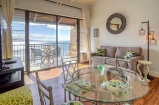 Maalaea Banyans #403 Ocean Front Location, Top Floor, Excellent View, Wifi - 2
