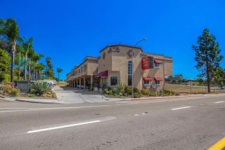 Econo Lodge Inn & Suites Fallbrook Downtown - Fallbrook - 9