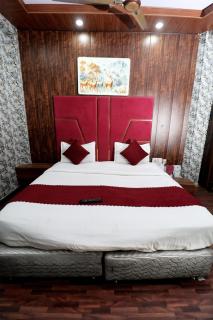 Hotel Umang at Sector 62 - 8