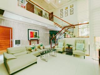 Aesthetic Luxury Estate near BGC and AIRPORT - 3