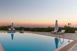 Belvedere Beachfront Villa - 5