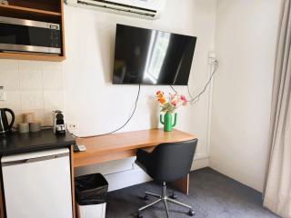 303 Cheerful City Central Crib Sleeps 2 - 7