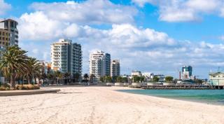 Modern South Melbourne Retreat with Skyline Views - 6