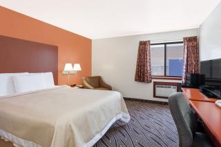 Days Inn by Wyndham Dyersburg - Dyersburg - 1