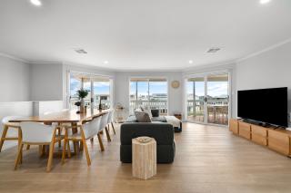 4BR Coastal Family Retreat Near North Beach BBQ - 5
