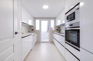 PUERTO DE BENALMÁDENA APARTAMENTO VACACIONAL con VISTAS AL MAR Y YATES TRES HABITACIONES 2 BAÑOS - 9