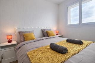 2 Mins from Train Station - Beautiful View on 17th Floor - Free Parking Space - Epinay - 2