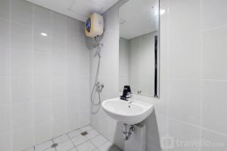 Fancy and Nice Studio Room at Casa De Parco Apartment By Travelio - 2