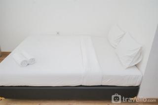 Fancy and Nice Studio Room at Casa De Parco Apartment By Travelio - 3