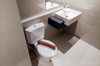 Comfort and Minimalist Studio at Embarcadero Bintaro Apartment By Travelio - 8
