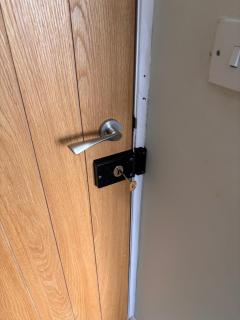 Single occupancy bedroom in quiet village home near docks and Quays - 5