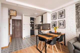 Warsaw Centrum Grzybowska Park Mirowski Stylish Apartment Park Views by PolandBnB - 3