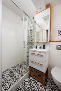 Warsaw Centrum Grzybowska Park Mirowski Stylish Apartment Park Views by PolandBnB - 2