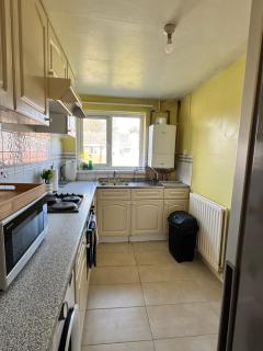 Comfortable Private Room B71 Near Town Centre, free parking & Near Bus Links - 6