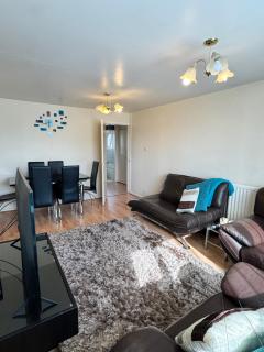 Comfortable Private Room B71 Near Town Centre, free parking & Near Bus Links - 3