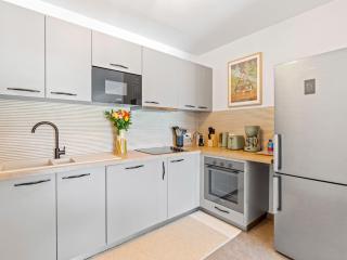 Ocean Breeze, Fully Renovated Beachfront 2 bdr - 3