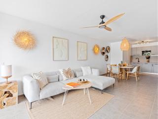 Ocean Breeze, Fully Renovated Beachfront 2 bdr - 6