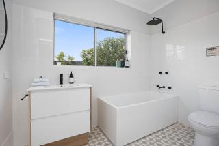 Wild Rose Cottage, 100M to the water - 6