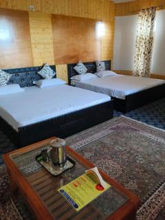 Bashaw Residency Top Rated In Srinagar Only 6 Kms from Srinagar International Airport And Only 5 Kms From Srinagar Railway Station - 1