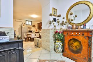 GuestHost - Vesuvium Garden - 6