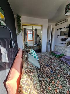 Double Rooms with Shared Bathroom Near The Shore and Tram - 3