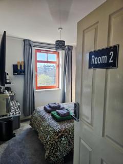 Double Rooms with Shared Bathroom Near The Shore and Tram - 8
