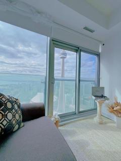 CN Tower and Lake View 1 Bedroom Condo in Downtown Toronto - 2