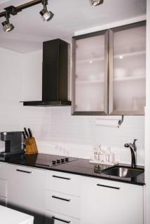 CN Tower and Lake View 1 Bedroom Condo in Downtown Toronto - 1