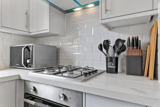1BR - Free Parking - Home Away From Home - LGW - 2