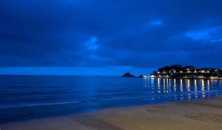 Apartment & balcony, beach, and downtown Val-André - 2