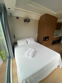 Lionheart Roslyn Suite 2 - 5