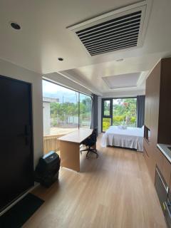 Lionheart Roslyn Suite 2 - 1