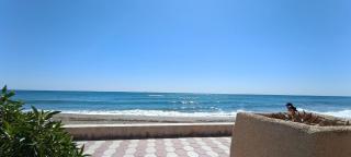 Beachfront flat with spectacular sea views - 8