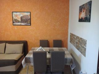 Cozy Family Apartment 50m to Beach - 9