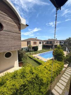 Spacious 3-Story Villa w Garden&Pool,400m to Beach - 0